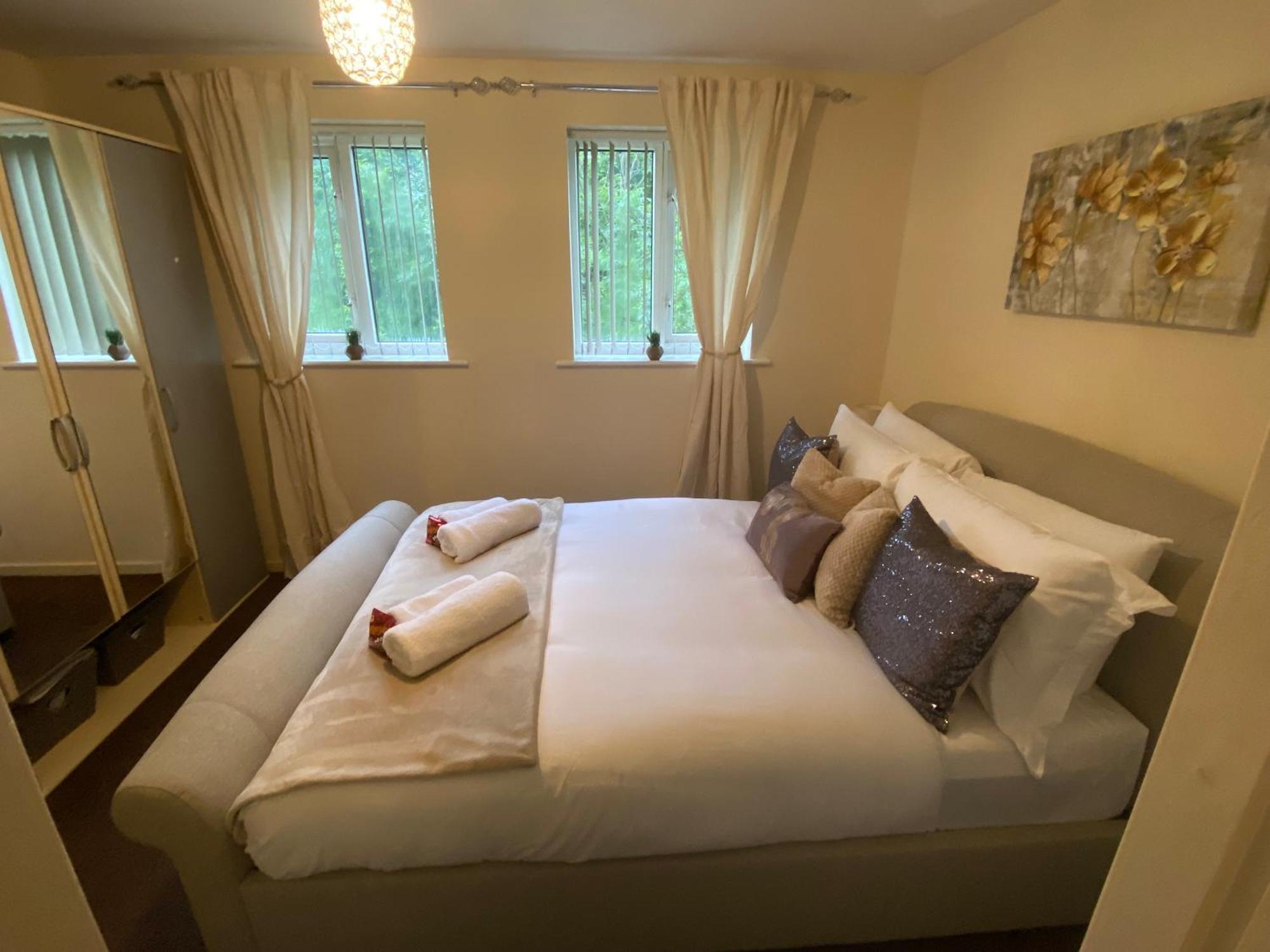 Lovely 2 Dbl Bed Apartment Near Heaton Park And North Manchester Hospital With Parking エクステリア 写真