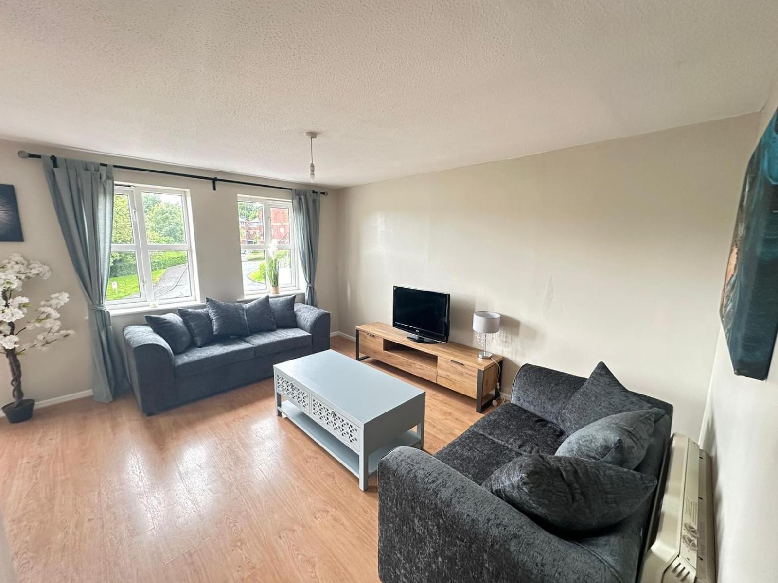 Lovely 2 Dbl Bed Apartment Near Heaton Park And North Manchester Hospital With Parking エクステリア 写真