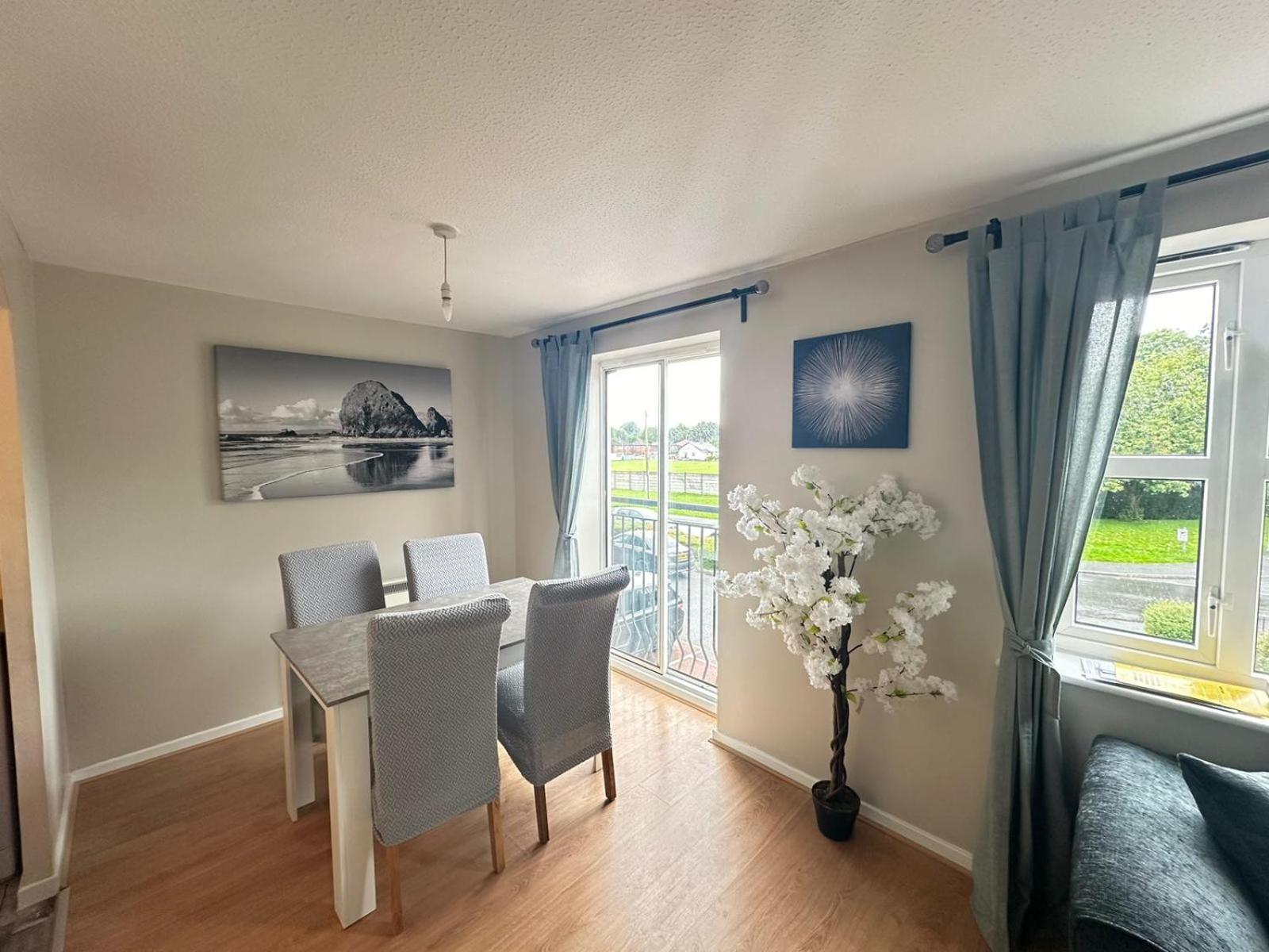 Lovely 2 Dbl Bed Apartment Near Heaton Park And North Manchester Hospital With Parking エクステリア 写真